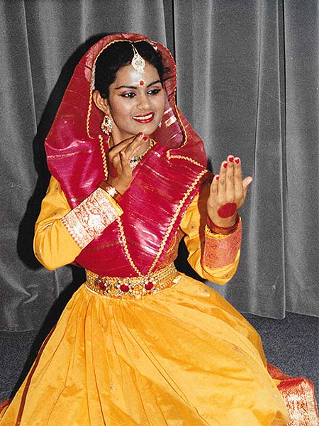 Crisna Budhu Kathak Dancer